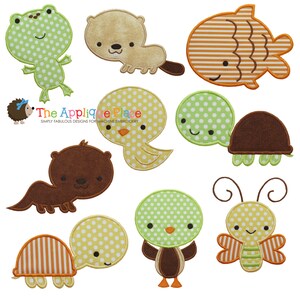 Könnte beinhalten: Set mit 10 gestickten Tier-Applikationsdesigns. Die Designs beinhalten einen Frosch, einen Biber, einen Fisch, eine Schildkröte, einen Vogel, einen Otter, eine Ente und einen Schmetterling. Die Designs sind alle im Cartoon-Stil gehalten und haben Punkte und Streifen.