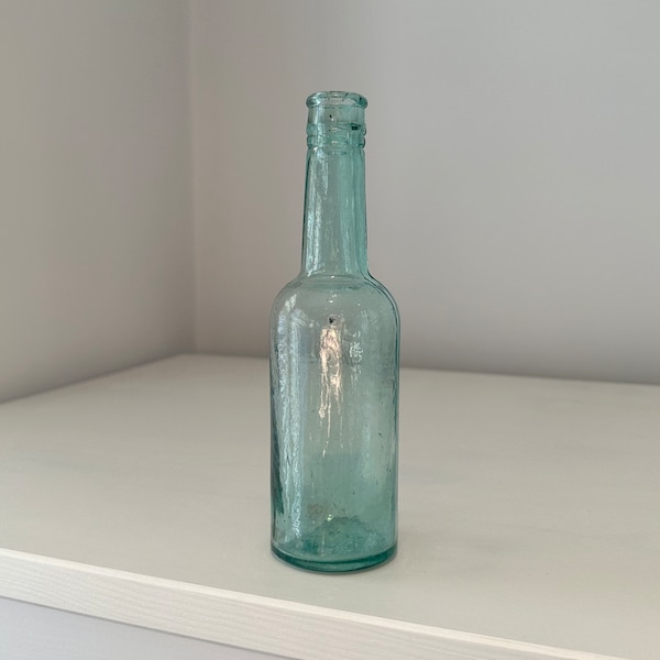 1900s Davey & Moore aqua glass vintage bottle Drinks juice lemonade Medicine bottle Medical Quack Doctor