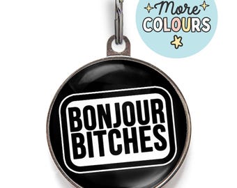 Etiquetas de identificación divertidas "Bonjour Bitches". Etiqueta de identificación personalizada para mascotas divertidas, regalo para amantes de los perros / 2 tamaños, 36 colores