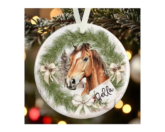 星のオーナメント付き栗毛馬 – パーソナライズされた乗馬クリスマス