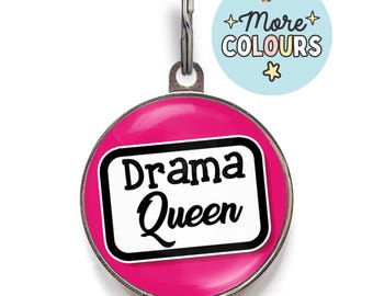 Drama Queen huisdier identificatieplaatje – grappig hondenpenning voor diva huisdieren – aangepast kat- of hondenlabel – Sassy huisdiernaamplaatje – roze huisdierbedel