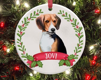 Adorno navideño de beagle – Adorno personalizado de perro beagle – Decoración de cerámica en caja de regalo – Recuerdo navideño para amantes de los perros