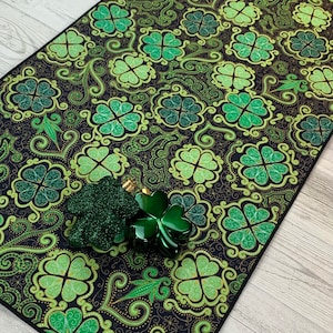 St. Patricks Day Table Runner, Irish Table Decor, Shamrock Decor, St. Patrick’s Table Runner, March 17 Decor