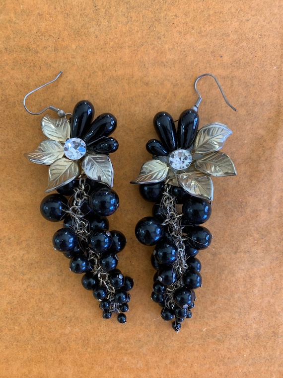 Vintage beaded grape bunch hanging earrings 1960s
