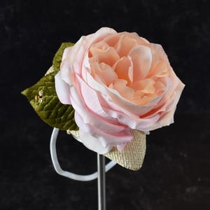 Pink floral straw raffia fascinator with leaves and rhinestone bee | fascinator, cocktail hat, derby, summer hat, retro, spring, pinup