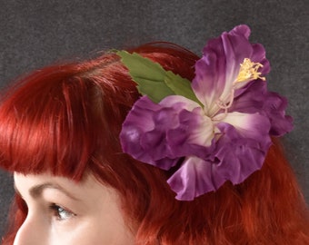Paarse Hibiscus haarclip, gemaakt met vintage bloem | Tiki, tropische bloem, haarclip, haarbloem, paarse haarbloem, retro, pinup