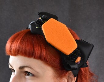 Fascinateur de cercueil en laine d’orange avec arc et fleurs en satin noir vintage | cercueil, Halloween, goth, lolita, bandeau, fascinateur, arc