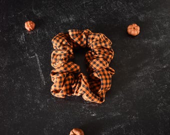 Orange and Black gingham Halloween scrunchie | Autumn, Fall, spooky season, 90s Halloween, cozy