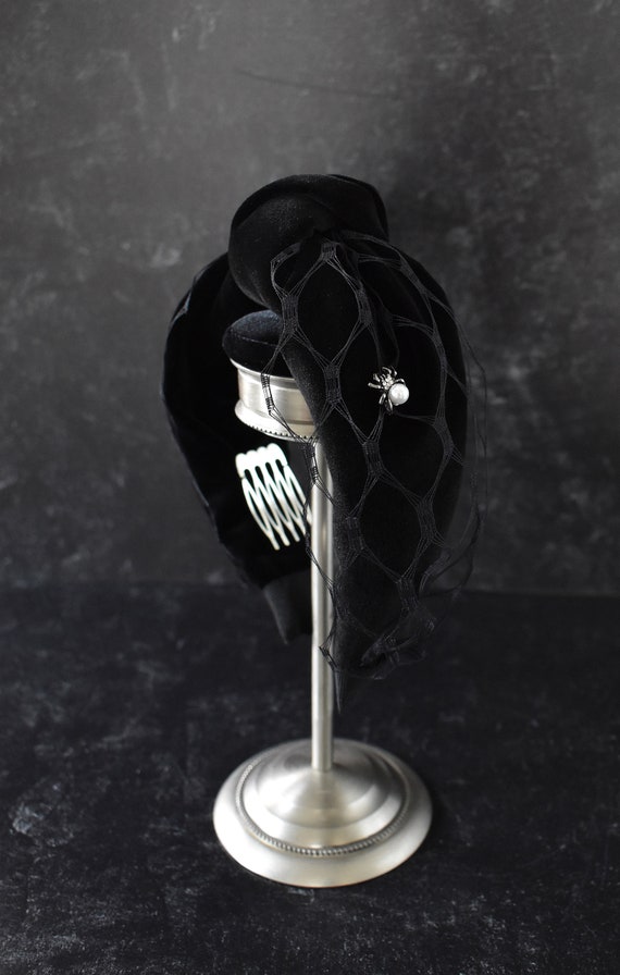 Black Velvet Top Knot Headband With Veiling and Pearl Spider  display picture 2