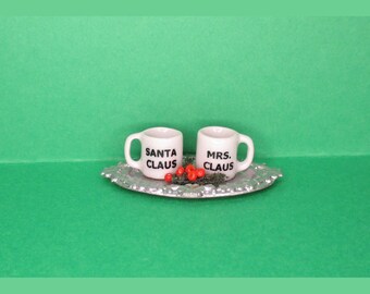 Mini Christmas Mugs – Santa Claus & Mrs. Claus, on a silver-look tray