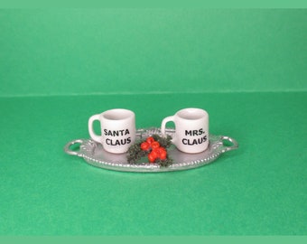 Mini Christmas Mugs – Santa Claus & Mrs. Claus, on a silver-look tray