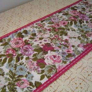 EXTRA LONG Handmade Table Runner and 4 Napkins, Vintage 1950s Cotton Fabric & Ribbon, Roses, Cabbage Roses, Hydrangea, Floral, Berries image 1