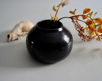 Vase, porcelaine jetée à la main pour petits bouquets