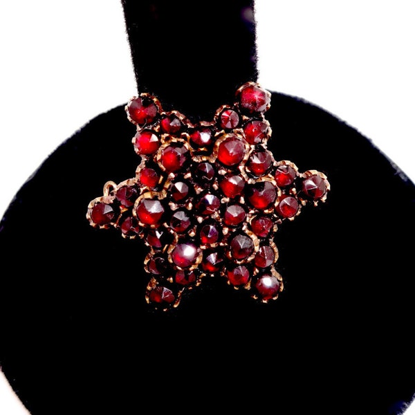 Antique BOHEMIAN GARNET PIN Gilt Silver Rose Cut Bohemian Garnet star Cluster Brooch Pin 1