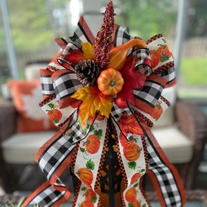 Bauernhaus Herbstkranz Schleife: Große Schleife, Kürbis und Buffalo Karo Schleife