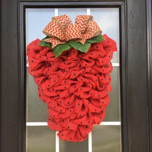 Strawberry Wreath, Burlap Wreath, Spring Wreath, Red Strawberry Fruit Wreath, Summer Wreath, Sweet Strawberry