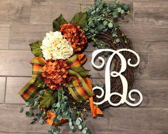 Herbstkranz, Herbstblümchen Monogramm Kranz, Türdeko, Erntekranz, Weinrebe Kranz, Traditioneller Herbstkranz, Willkommenskranz