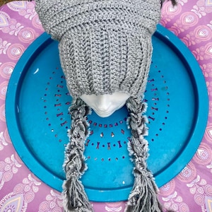 Patrón de gorro trenzado holgado de crochet