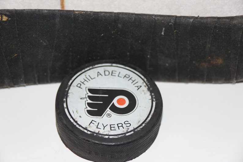 NHL Team Hockey Puck Display image 2