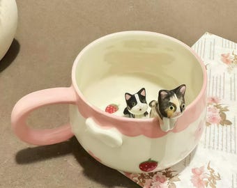 Benutzerdefinierte niedliche Erdbeer Daisy Pet handgemachte Keramikbecher / kundenspezifische Blumen Haustier-Gedenkgeschenk, kundenspezifische Obst-Katzenbecher, Geschenk für Hundebesitzer, Geburtstagsgeschenk