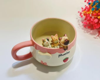 Benutzerdefinierte niedliche Erdbeer Daisy Pet handgemachte Keramikbecher / kundenspezifische Blumen Haustier-Gedenkgeschenk, kundenspezifische Obst-Katzenbecher, Geschenk für Hundebesitzer, Geburtstagsgeschenk
