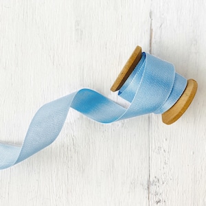 PROMOÇÃO: Fita de costura azul nupcial • Delicado acabamento azul celeste • Vendido por jarda