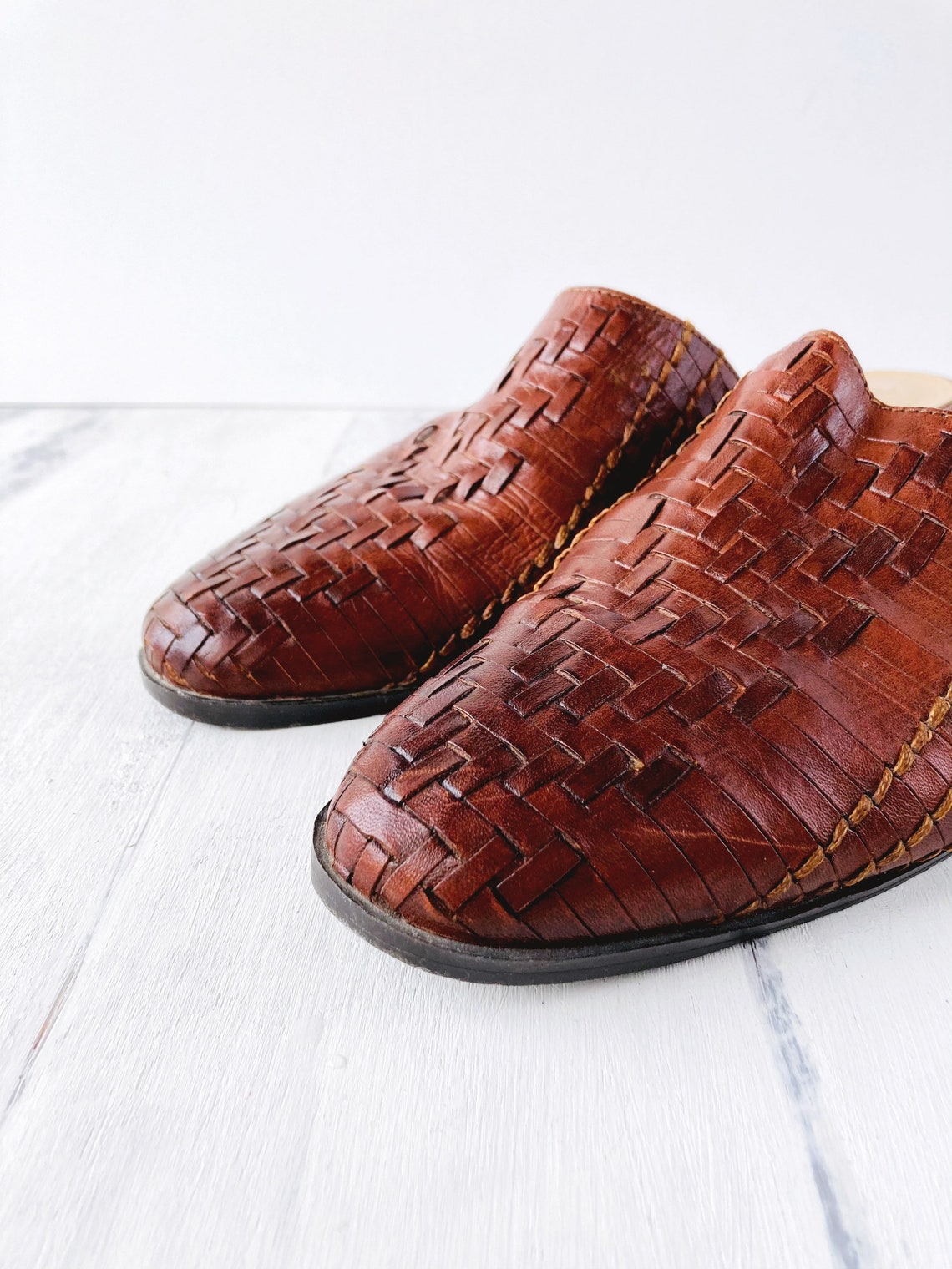 vince barrett woven leather mules