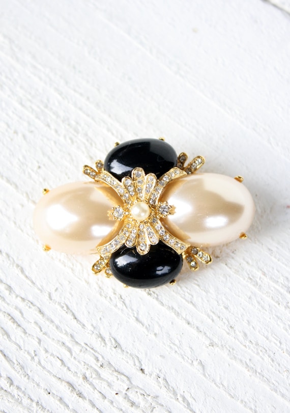 Vintage Baroque Style Joan Rivers Faux Pearl Brooc