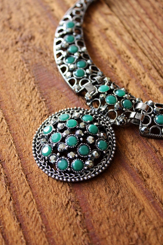 Vintage Faux Emerald Collar Necklace - image 4