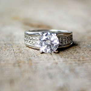 Vintage Sterling Silver & Cubic Zirconia Ring- Size 6