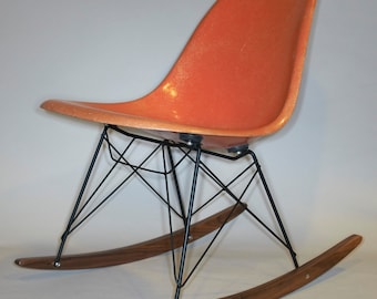Krzesło Eames Herman Miller ROCKER BASE Czarna rama z drewna orzechowego do szerokiego montażu