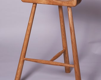Hoker barowy International Design Saddle, drewno jesionowe naturalne