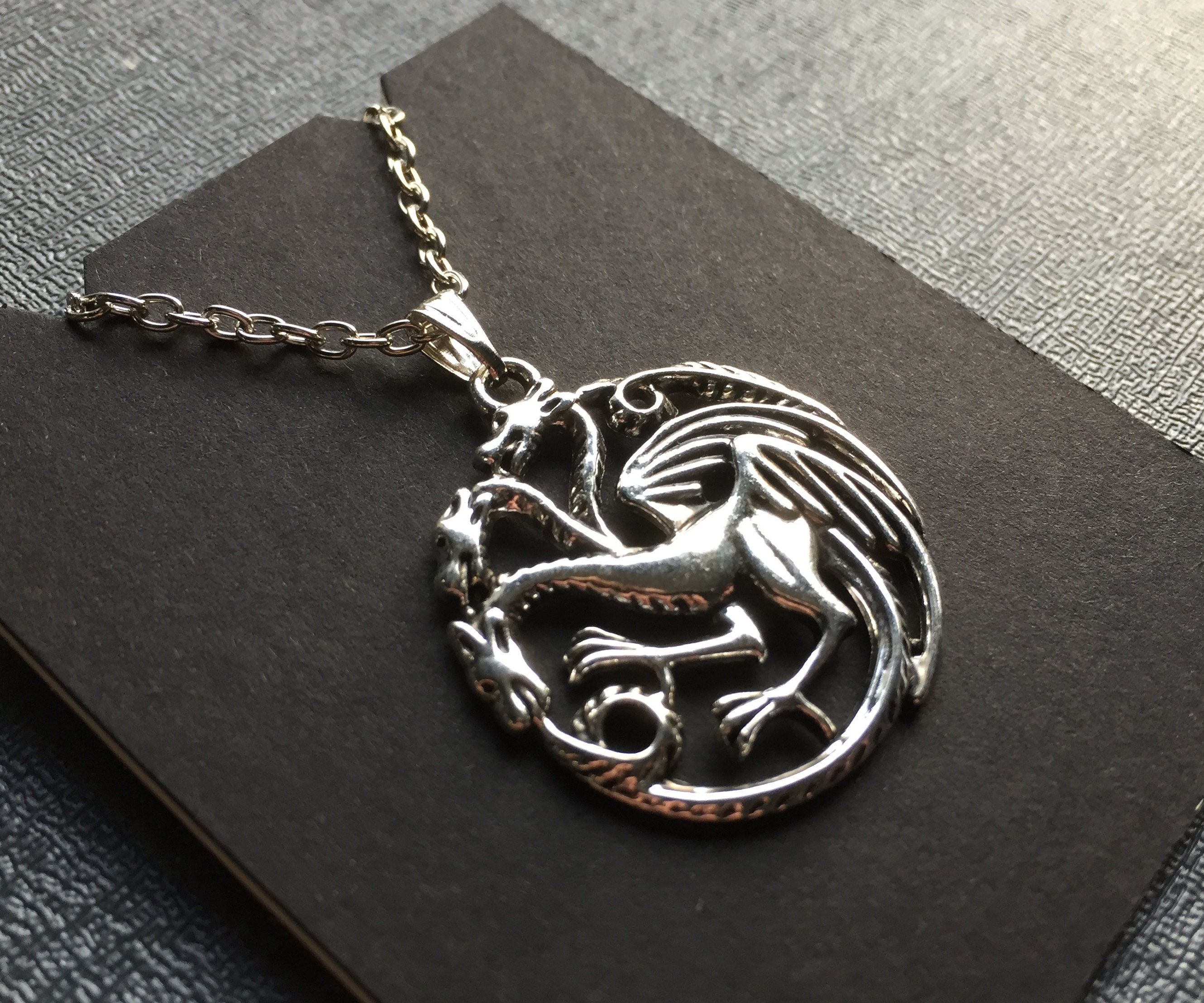 NEW Game of Thrones Daenerys Targaryen Khaleesi Silver Queen of Dragons Necklace NEW Game of Thrones Daenerys Targaryen Khaleesi Silver Queen of Dragons Necklace