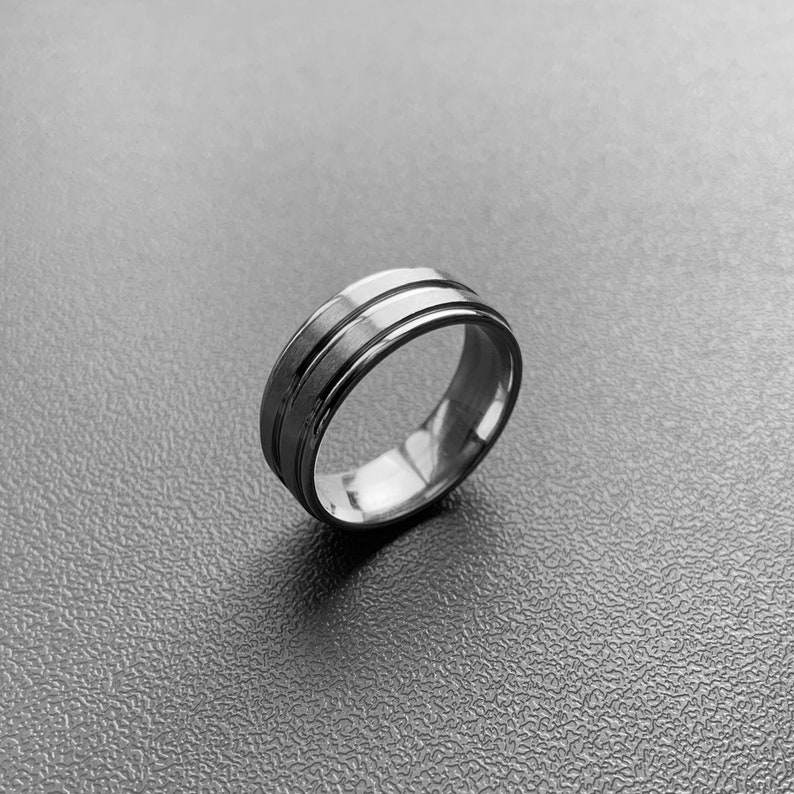 Supernatural Dean Winchester wedding ring side view