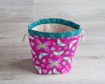 Drawstring project bag, knitting on the go.