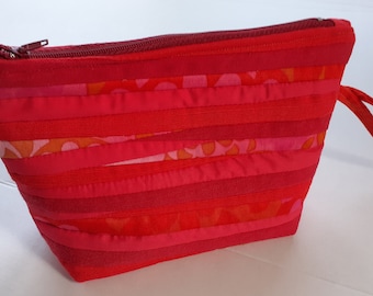 Handgemaakte patchwork make-uptas: gewatteerd reisetui