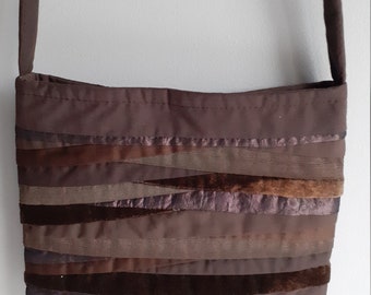 Patchwork Quilted Crossbody Bag: Handgemachte braune Umhängetasche