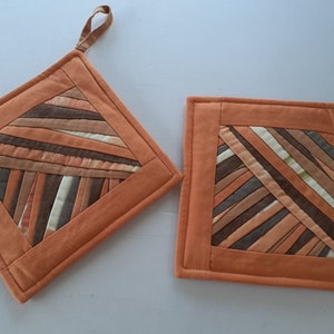 Kitchen Pot Holders Set of 2 Modern Quilted Patchwork Potholders  Padded Fabric Pads Kitchen Decor