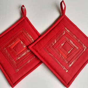 Pot Holders Set of 2 Modern Quilted Patchwork Potholders  Padded Fabric Pads Kitchen Decor