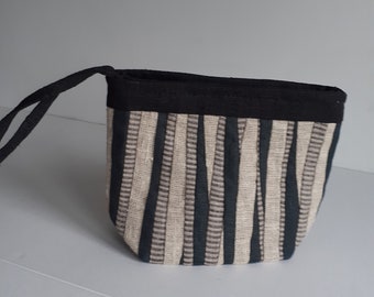 Handgenähte Kosmetiktasche aus Leinen: Reisekulturbeutel