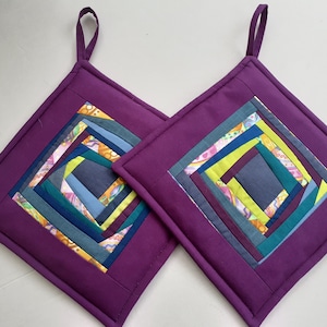 Pot Holders Set of 2 Modern Quilted Patchwork Potholders  Padded Fabric Pads Kitchen Decor