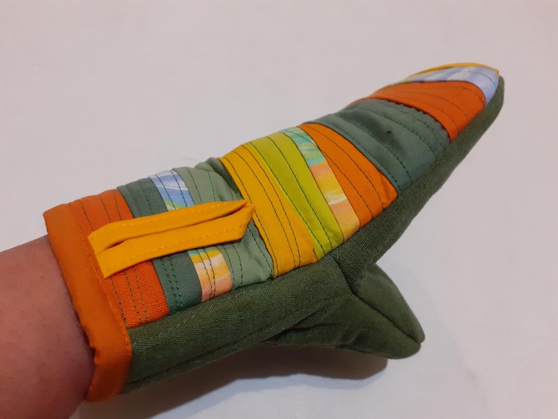 DzintrasPatchworkArt Patchwork Oven Mitt - Thumbnail 3