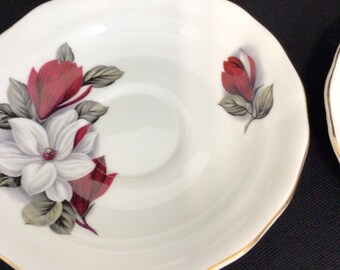 SOUCOUPES HAMILTON (2) Fabriquées en ANGLETERRE Fleur blanche rouge bord or