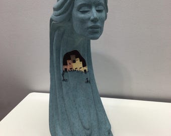 Sculpture bleue PINE MOUNTAIN Femme SUD-OUEST, parfum du désert, 40 cm (15 po.) signée