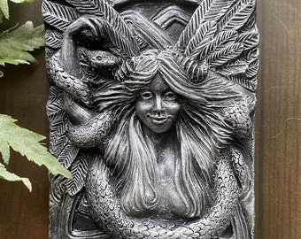 Lilith, goddess of the underworld, wall plaque in silver coloured finish
