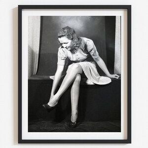 1939 Stocking Ad Photo: Retro Fashion Wall Art Print