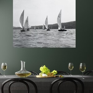 Arte náutico, impresión fotográfica vintage de regata de veleros, decoración de pared para casa de lago, reproducción personalizada en blanco y negro, seleccione el tamaño, decoración de verano para el hogar imagen 8