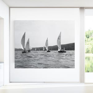 Arte náutico, impresión fotográfica vintage de regata de veleros, decoración de pared para casa de lago, reproducción personalizada en blanco y negro, seleccione el tamaño, decoración de verano para el hogar imagen 7