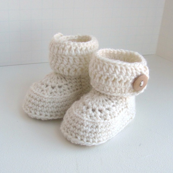 CROCHET PATTERN baby booties ⨯ shoes boots ⨯ gender neutral ⨯ sport weight yarn ⨯ PDF download ⨯ Button Cuff Baby Booties by Repeat After Me