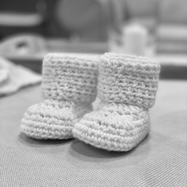 CROCHET PATTERN baby booties ⨯ shoes boots ⨯ gender neutral uggs ⨯ worsted weight yarn ⨯ PDF ⨯ Cozy Cuffs Baby Booties by Repeat After Me